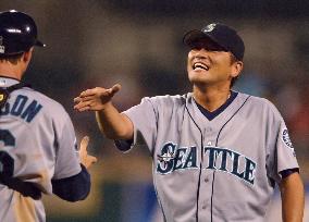 Mariners' Sasaki notches season's 32nd save